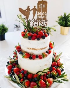 61a6de 4960410ab32548b4951fdd0aa9824966mv2 - Anita's Wicked Cakes